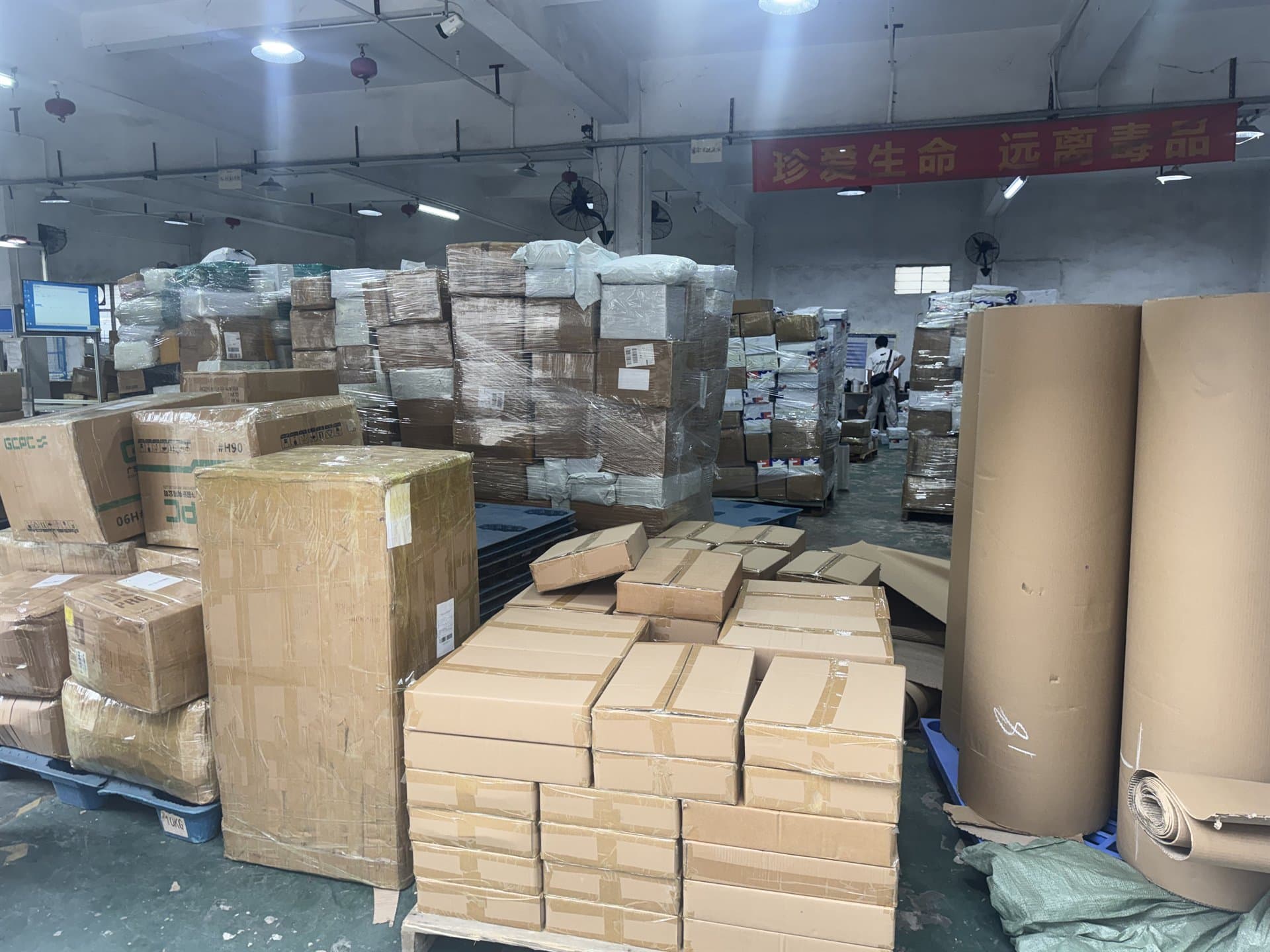 云集深圳仓库出库区现场